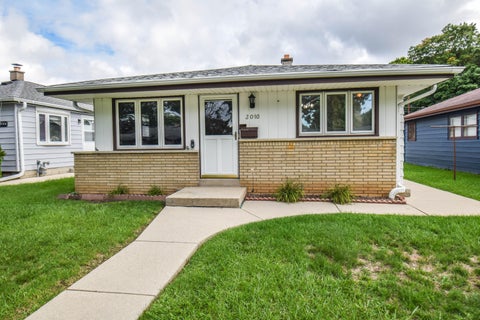 Photo of 3010 S 96th St, West Allis, WI 53227 (MLS # 1981937)
