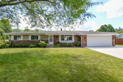Photo of N82W18241 Williamsburg Ct, Menomonee Falls, WI 53051 (MLS # 1932171)