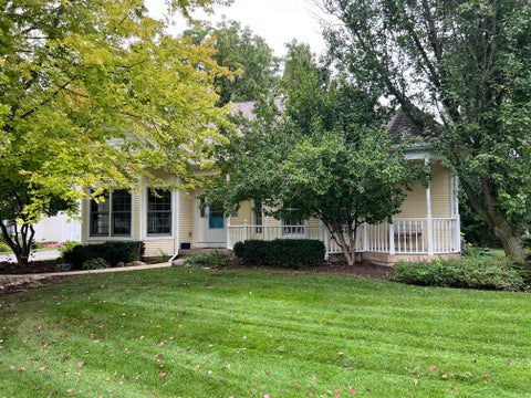 Photo of 951 S Lake Shore Dr, Lake Geneva, WI 53147 (MLS # 1981540)