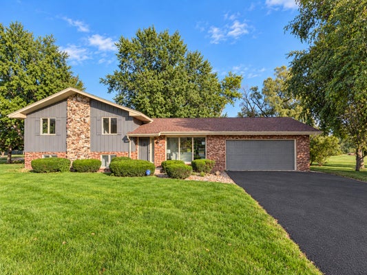 11040 N RIVERLAND CT, MEQUON, WI 53092 - Image 5f257264e2ea4fbddce54ddafd6eb894/526680792