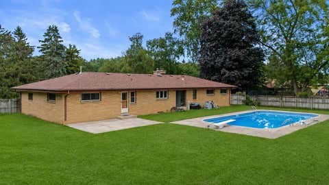 Photo of N56W15799 Bette Dr, Menomonee Falls, WI 53051 (MLS # 1976148)