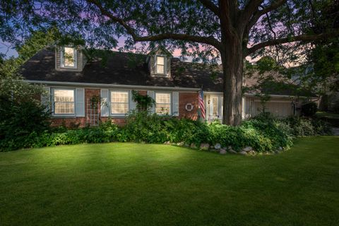 Photo of 414 Hillcrest Ct, Port Washington, WI 53074 (MLS # 1928025)