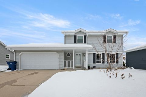 Photo of 8500 S Parknoll Dr, Oak Creek, WI 53154 (MLS # 1945370)