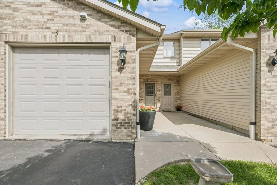 Walworth, Wisconsin 53184, United States, 2 Bedrooms Bedrooms, ,2 BathroomsBathrooms,Residential,Active,131997