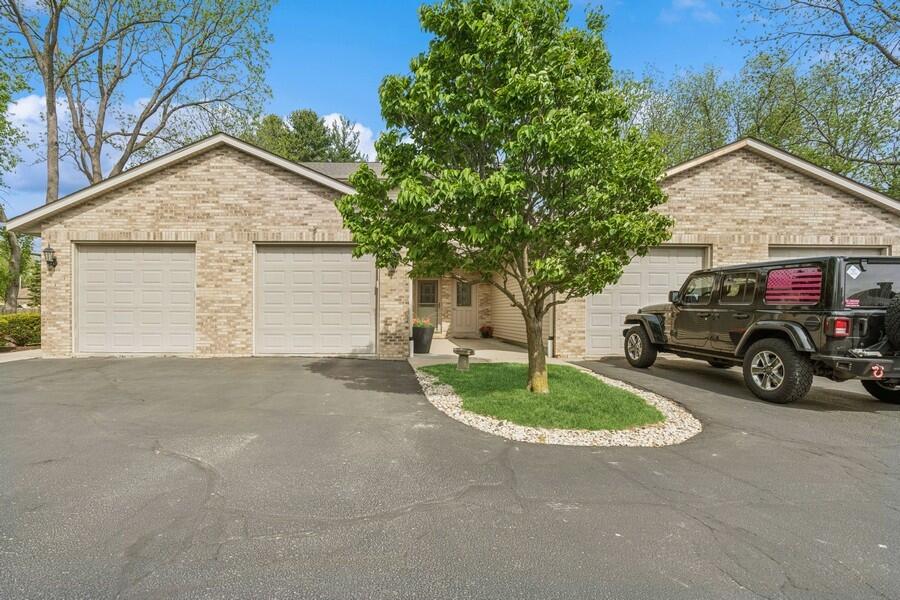 Walworth, Wisconsin 53184, United States, 2 Bedrooms Bedrooms, ,2 BathroomsBathrooms,Residential,Active,131997