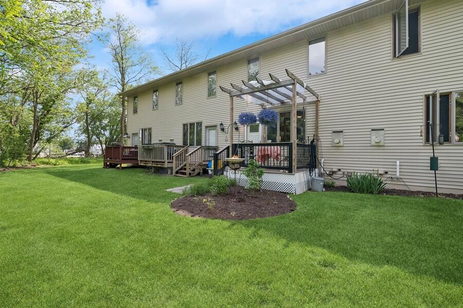 Walworth, Wisconsin 53184, United States, 2 Bedrooms Bedrooms, ,2 BathroomsBathrooms,Residential,Active,131997