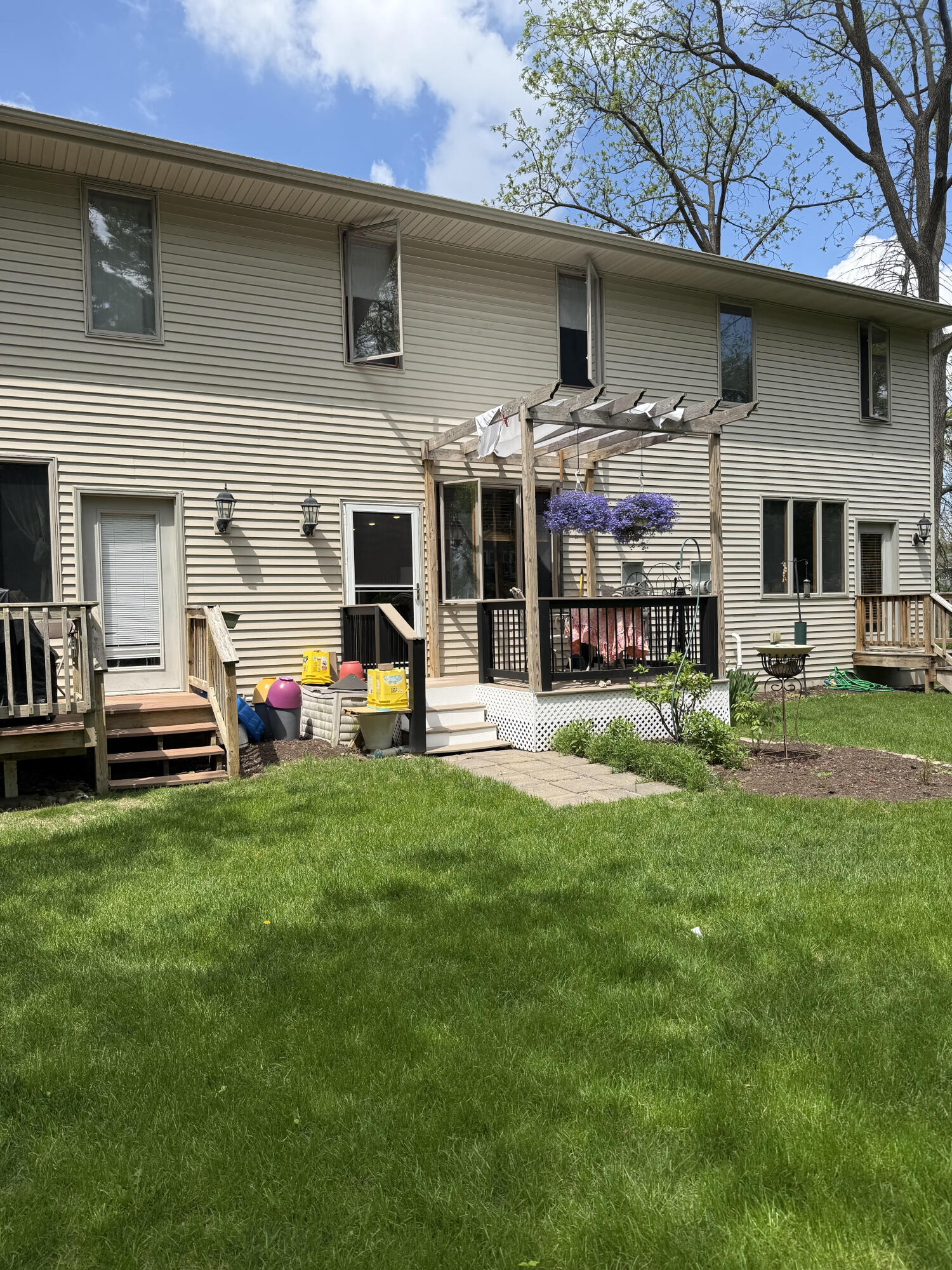 Walworth, Wisconsin 53184, United States, 2 Bedrooms Bedrooms, ,2 BathroomsBathrooms,Residential,Active,131997