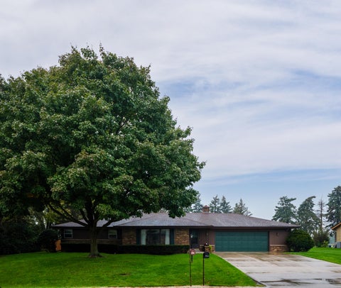 Photo of 7716 105th Ave, Pleasant Prairie, WI 53158 (MLS # 1983034)