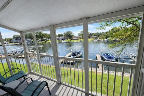 Photo of 300 Foxwood Unit 160 Dr, Waterford, WI 53185 (MLS # 1954331)