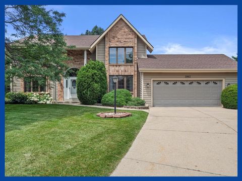 Photo of 3967 S Victoria Cir, New Berlin, WI 53151 (MLS # 1926223)