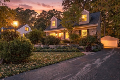 Photo of 815 Apple Tree Ln, Brookfield, WI 53005 (MLS # 1984838)