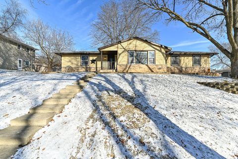 Photo of 2710 Lander Ln, Waukesha, WI 53188 (MLS # 1947525)