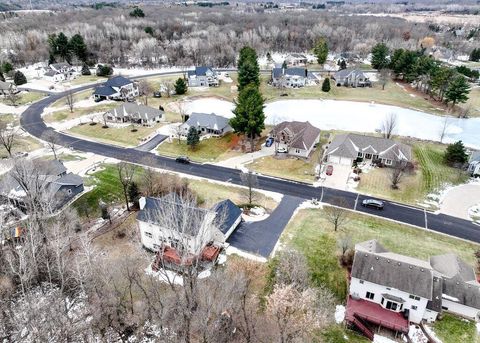 Photo of 412 E Red Pine Cir, Dousman, WI 53118 (MLS # 1945714)