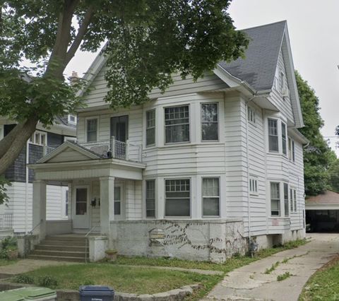 Photo of 2836 N Frederick Ave, Milwaukee, WI 53211 (MLS # 1947108)