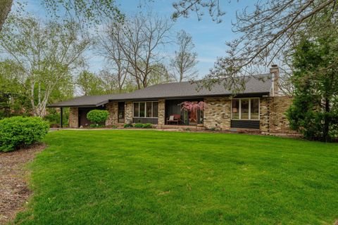 Photo of 15340 Woodbridge Rd, Brookfield, WI 53005 (MLS # 1917760)