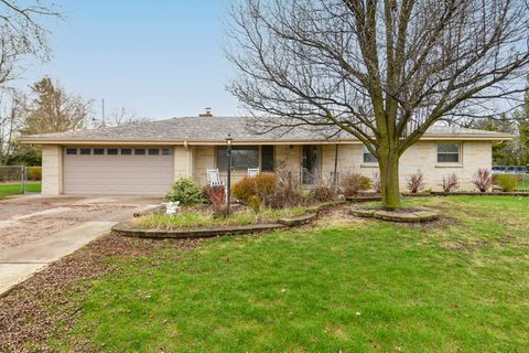 Photo of 8181 S Woodridge Dr, Oak Creek, WI 53154 (MLS # 1914570)