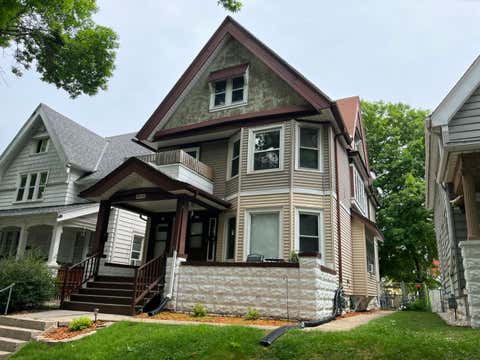 Photo of 734 S 31st St, Milwaukee, WI 53215 (MLS # 1967126)