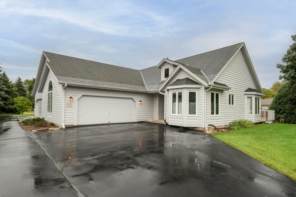 W156N5486 BETTE DR, MENOMONEE FALLS, WI 53051 - Image 609befbdbec07d87dc3900ec76e2f281/1018618105