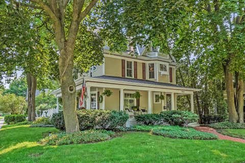 Photo of 605 W Wisconsin Ave, Oconomowoc, WI 53066 (MLS # 1975719)