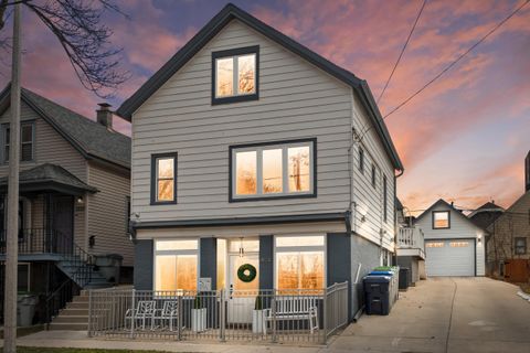 Photo of 1850 N Arlington Pl, Milwaukee, WI 53202 (MLS # 1960452)