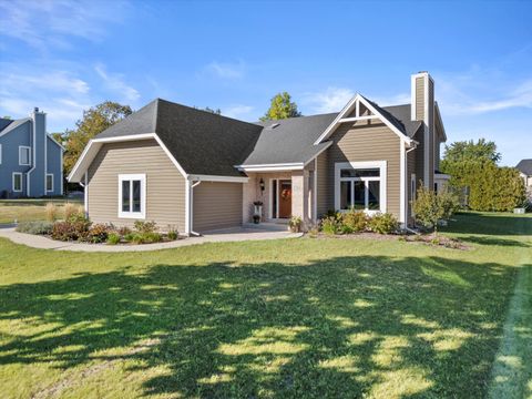 Photo of 3812 W Jerelin Dr, Franklin, WI 53132 (MLS # 1935183)