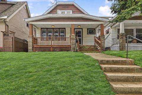 Photo of 2735 S Greeley St, Milwaukee, WI 53207 (MLS # 1954409)