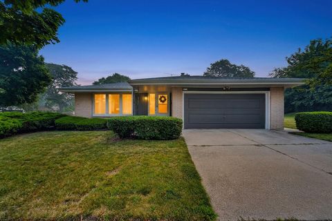 Photo of 1217 Fariway Dr, Racine, WI 53405 (MLS # 1972198)