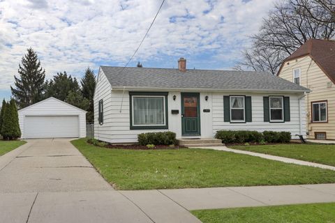 Photo of 1309 E Warnimont Ave, Milwaukee, WI 53207 (MLS # 1959140)
