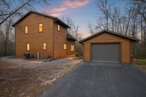Photo of 820 Kloppman St, Crivitz, WI 54114 (MLS # 1961205)