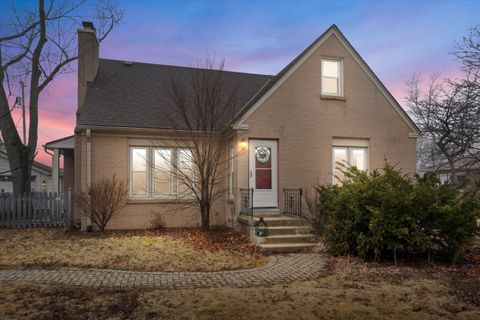 Photo of 8927 N Navajo Rd, Bayside, WI 53217 (MLS # 1952799)