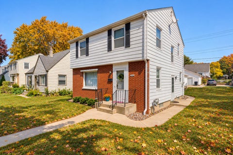 Photo of 3744 N 100th St, Milwaukee, WI 53222 (MLS # 1985451)