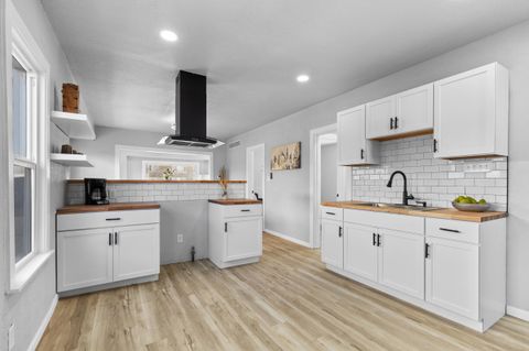 Photo of 1706 W Oklahoma Ave, Milwaukee, WI 53215 (MLS # 1945072)