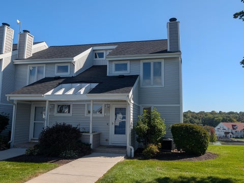 Photo of 1531 N Delavan Club Dr, Delavan, WI 53115 (MLS # 1983784)