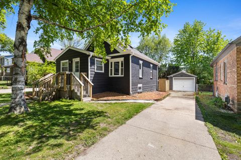 Photo of 606 S 94th Pl, Milwaukee, WI 53214 (MLS # 1962467)