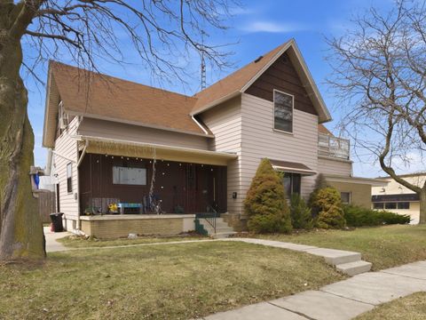 Photo of 2201 Washington St, Manitowoc, WI 54220 (MLS # 1957868)