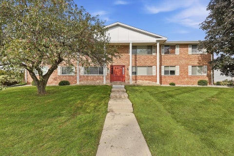Photo of 10278 W Whitnall Edge Cir, Franklin, WI 53132 (MLS # 1981786)