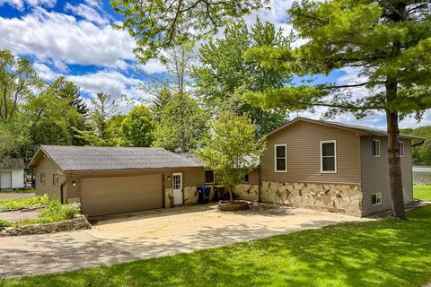 Photo of N4973 Spearhead Trl, Hubbard, WI 53039 (MLS # 1968219)