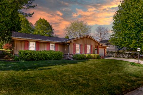 Photo of 2204 Hunting Ridge Rd, Waukesha, WI 53188 (MLS # 1962285)