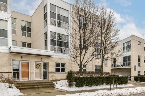 Photo of 2114 N Commerce St, Milwaukee, WI 53212 (MLS # 1949396)