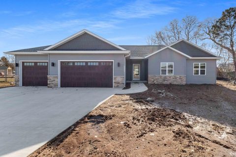 Photo of 4631 Ridge Ct, Manitowoc, WI 54220 (MLS # 1952721)