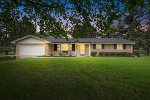 Photo of 16035 Luella Dr, Brookfield, WI 53005 (MLS # 1962365)