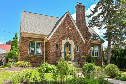 Photo of 2722 Lefeber Ave, Wauwatosa, WI 53210 (MLS # 1933436)