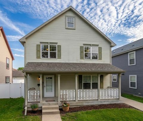 Photo of 1929 West McKinley Ave, Milwaukee, WI 53205 (MLS # 1956358)