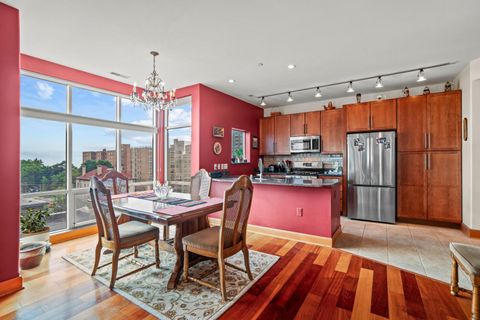 Photo of 1550 E Royall Pl, Milwaukee, WI 53202 (MLS # 1928801)