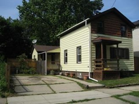 Photo of 714 Kewaunee St, Racine, WI 53402 (MLS # 1949738)