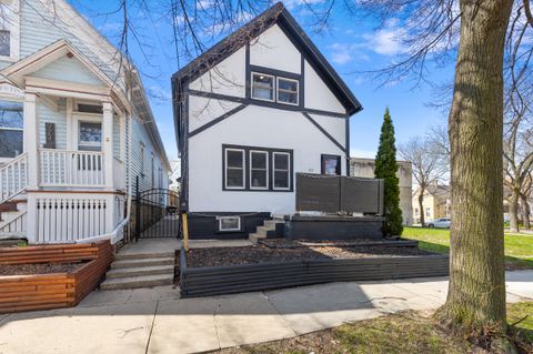 Photo of 919 E Land Pl, Milwaukee, WI 53202 (MLS # 1959417)