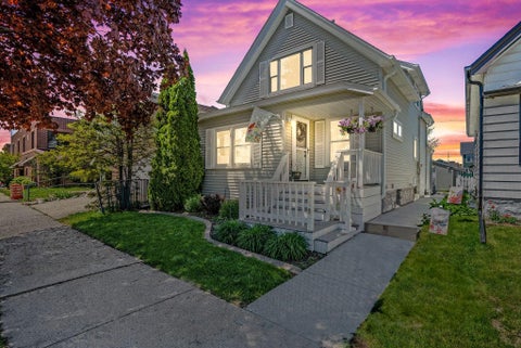 Photo of 918 Michigan Ave, South Milwaukee, WI 53172 (MLS # 1919461)
