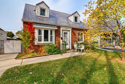 Photo of 2153 S 96th St, West Allis, WI 53227 (MLS # 1986648)