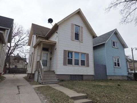 Photo of 1433 W National Ave, Milwaukee, WI 53204 (MLS # 1955988)