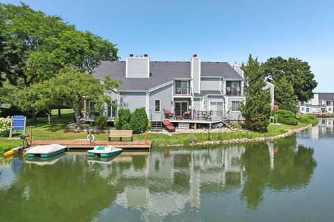 Photo of 8334 S Tuckaway Shores Dr, Franklin, WI 53132 (MLS # 1931142)